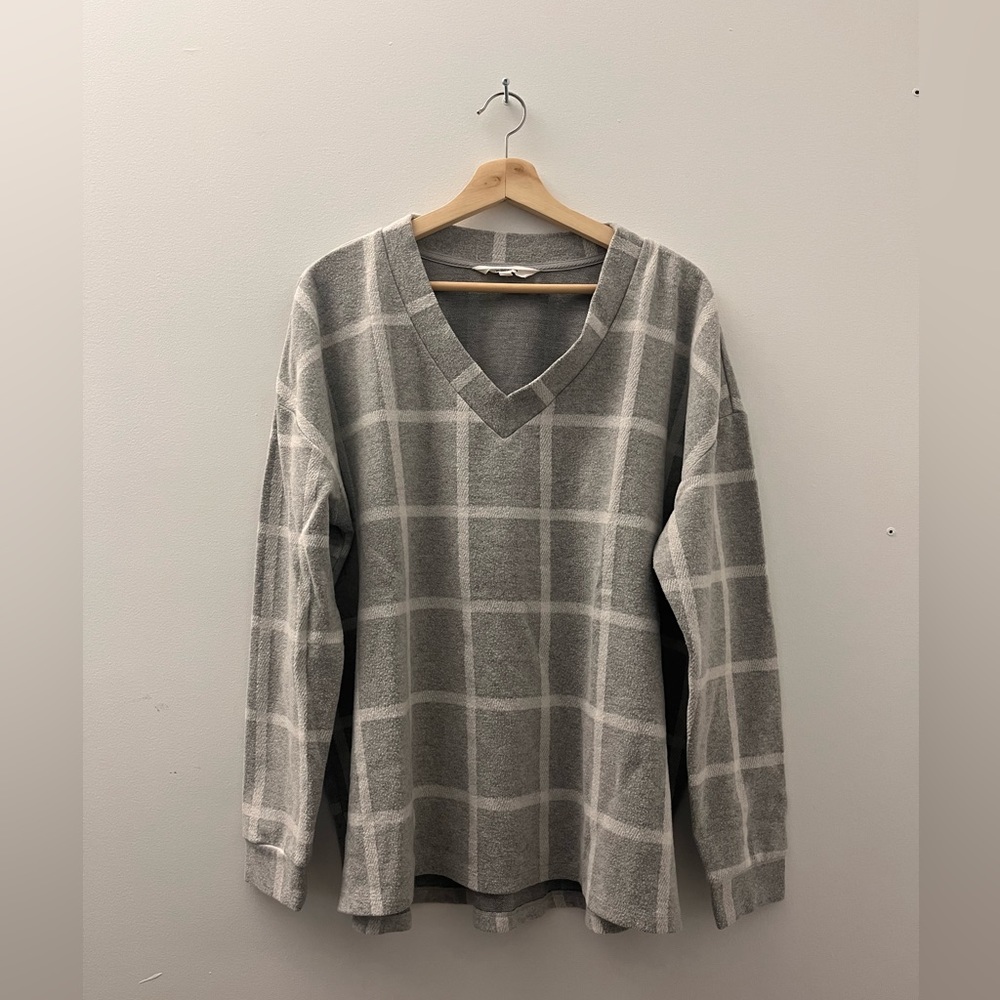 Grey and white gingham v-neck long sleeve